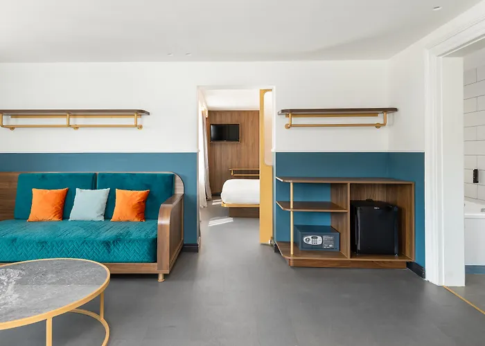 Colors Urban 4*