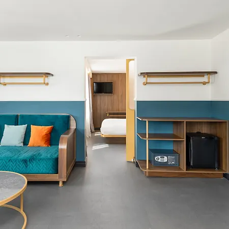 Colors Urban 4*