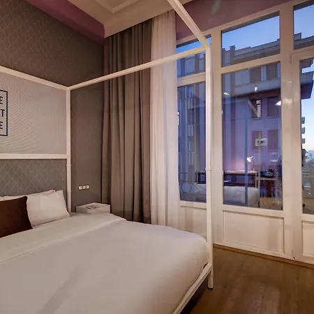 Отель Colors Urban 4*