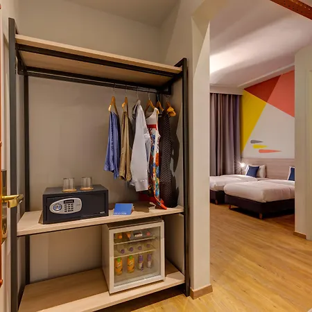 Colors Urban Hotell 4*